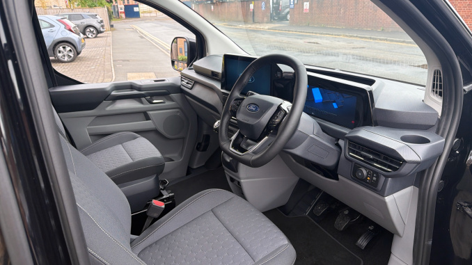 Ford Transit Custom 320 L1 Diesel Fwd 2.0 EcoBlue 136ps H1 Double Cab Van Limited - Image 6